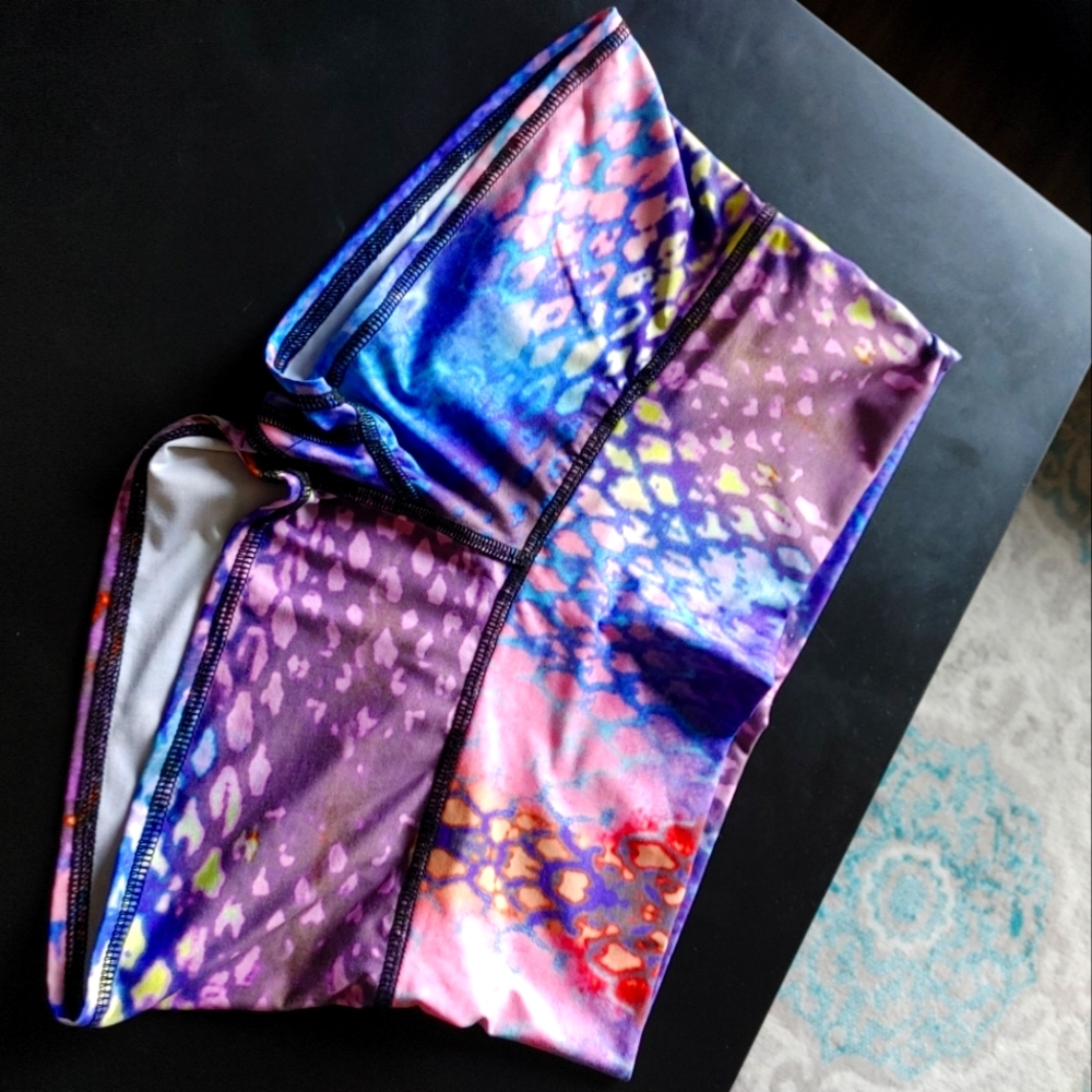 Teeki yoga shorts sz medium